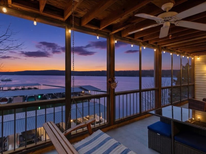 |Lake Front | Views | Seasonal Pool | 3B 2B |Grill