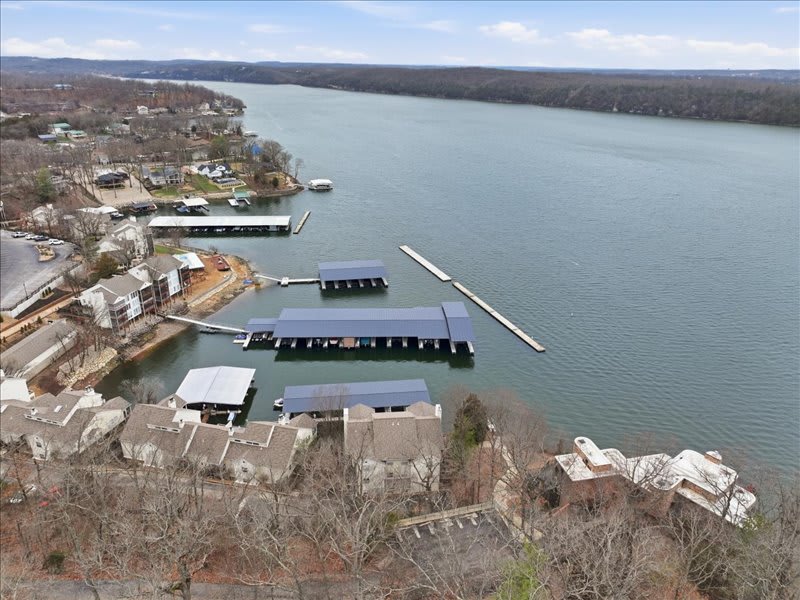 |Lake Front | Views | Seasonal Pool | 3B 2B |Grill