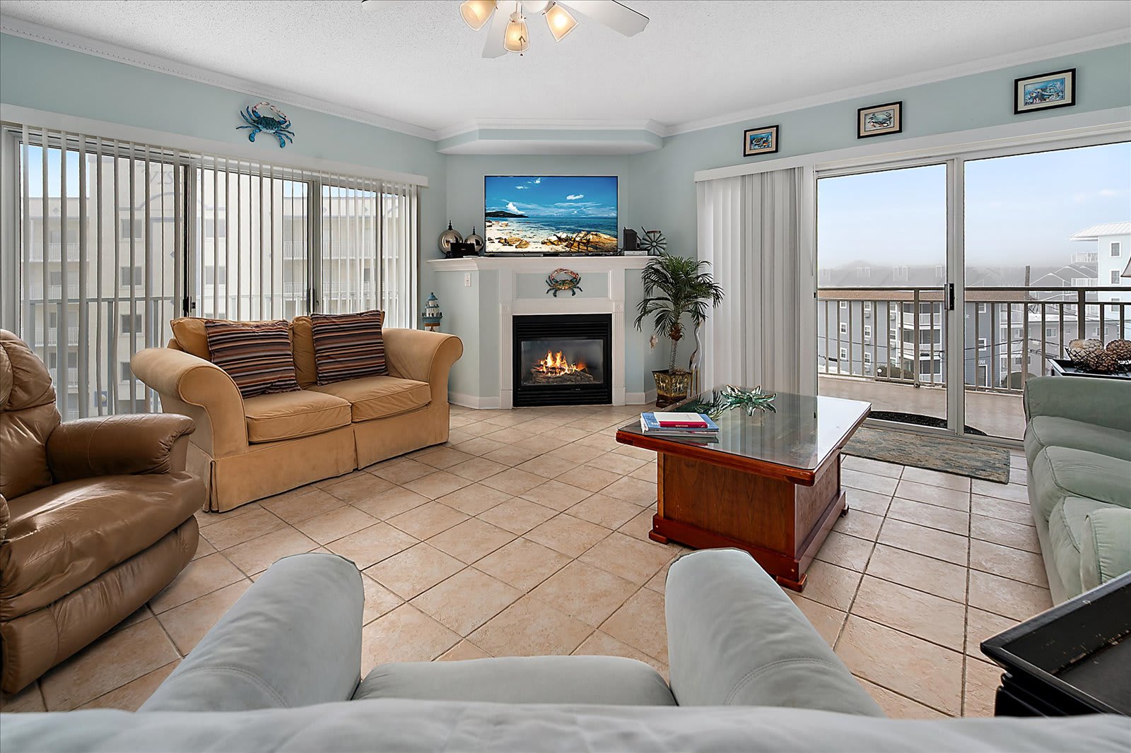 Three Bedroom Condo w Pool in Downtown Ocean City