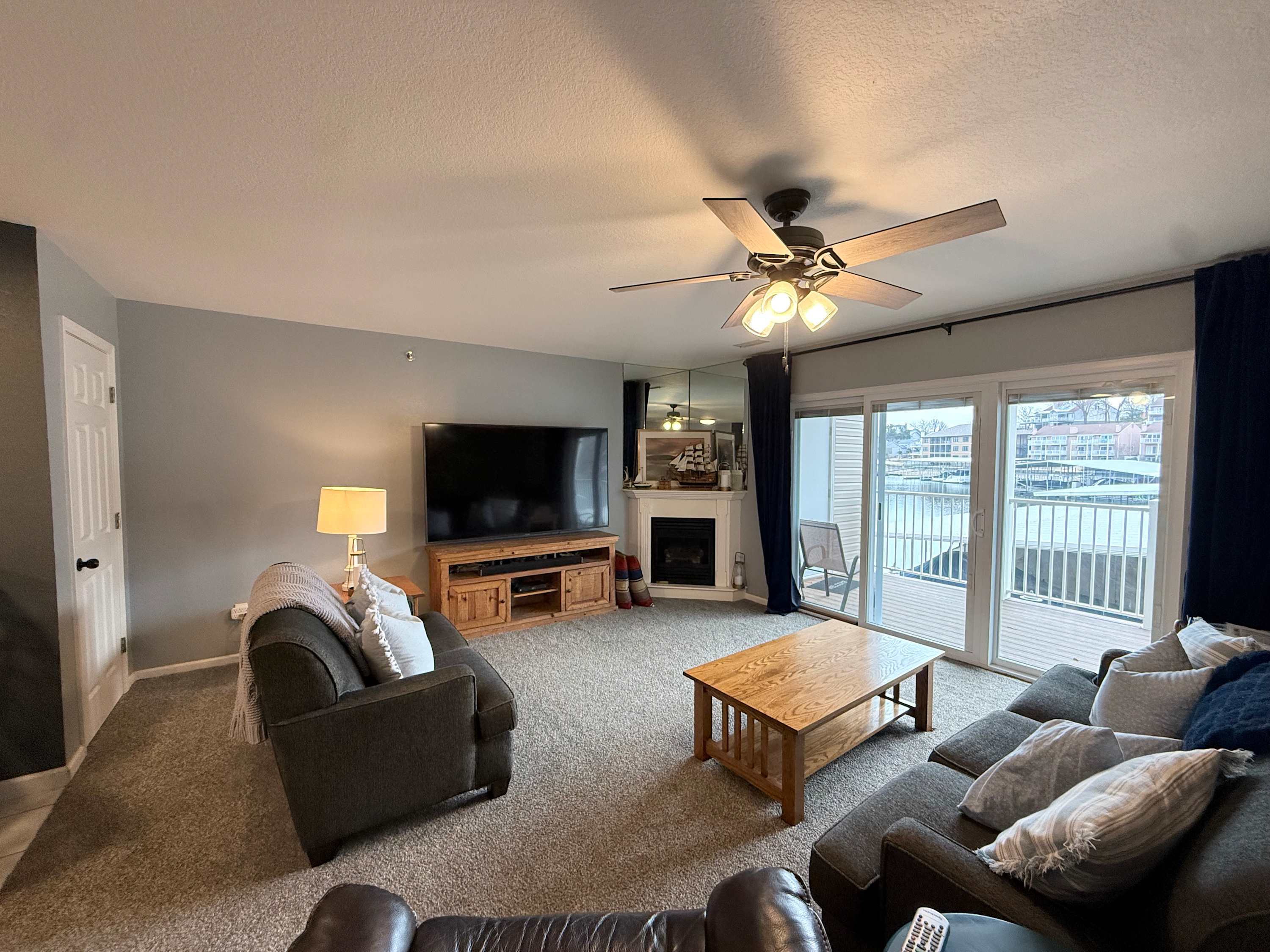 Lake Mode – Lakefront Balcony