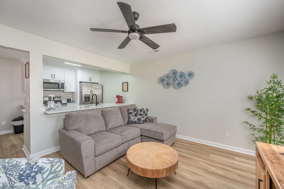 Coral Retreat Pet Friendly Modern Home
