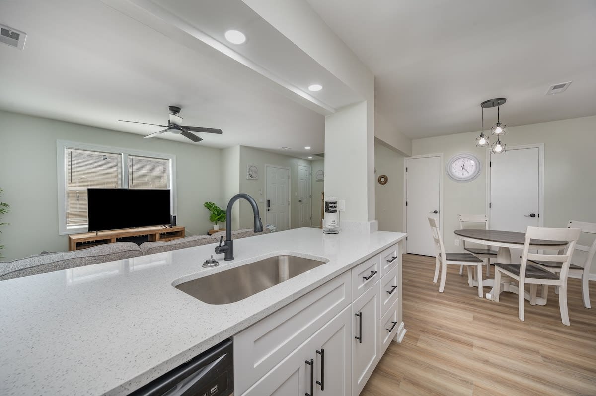 Coral Retreat Pet Friendly Modern Home