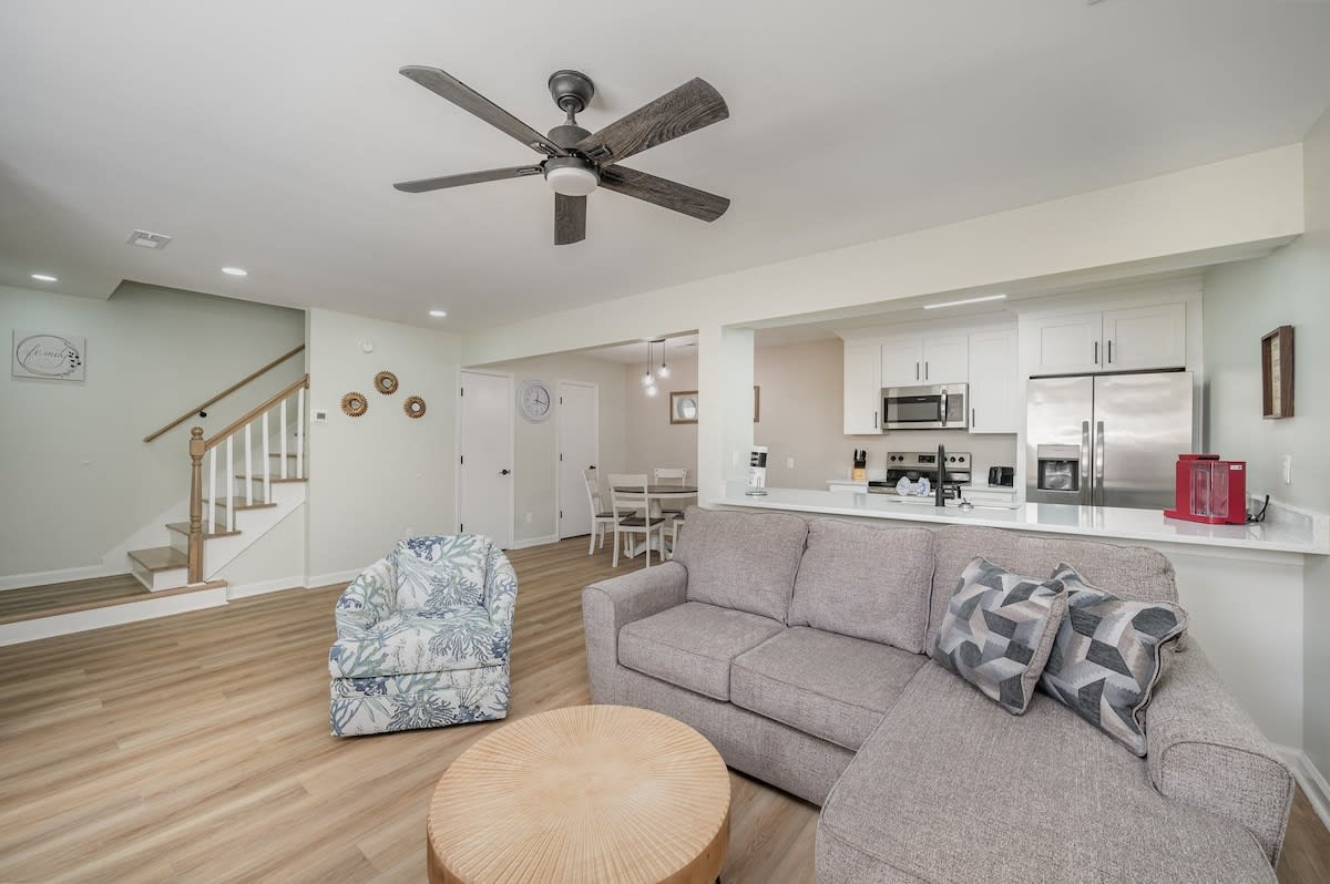 Coral Retreat Pet Friendly Modern Home