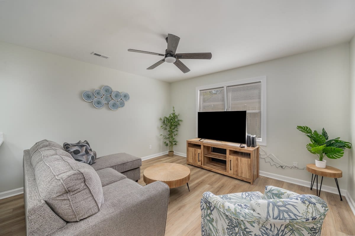 Coral Retreat Pet Friendly Modern Home