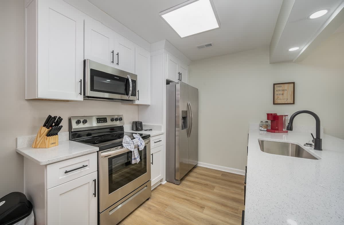 Coral Retreat Pet Friendly Modern Home