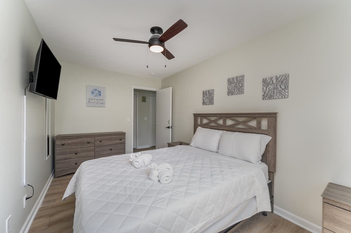 Coral Retreat Pet Friendly Modern Home