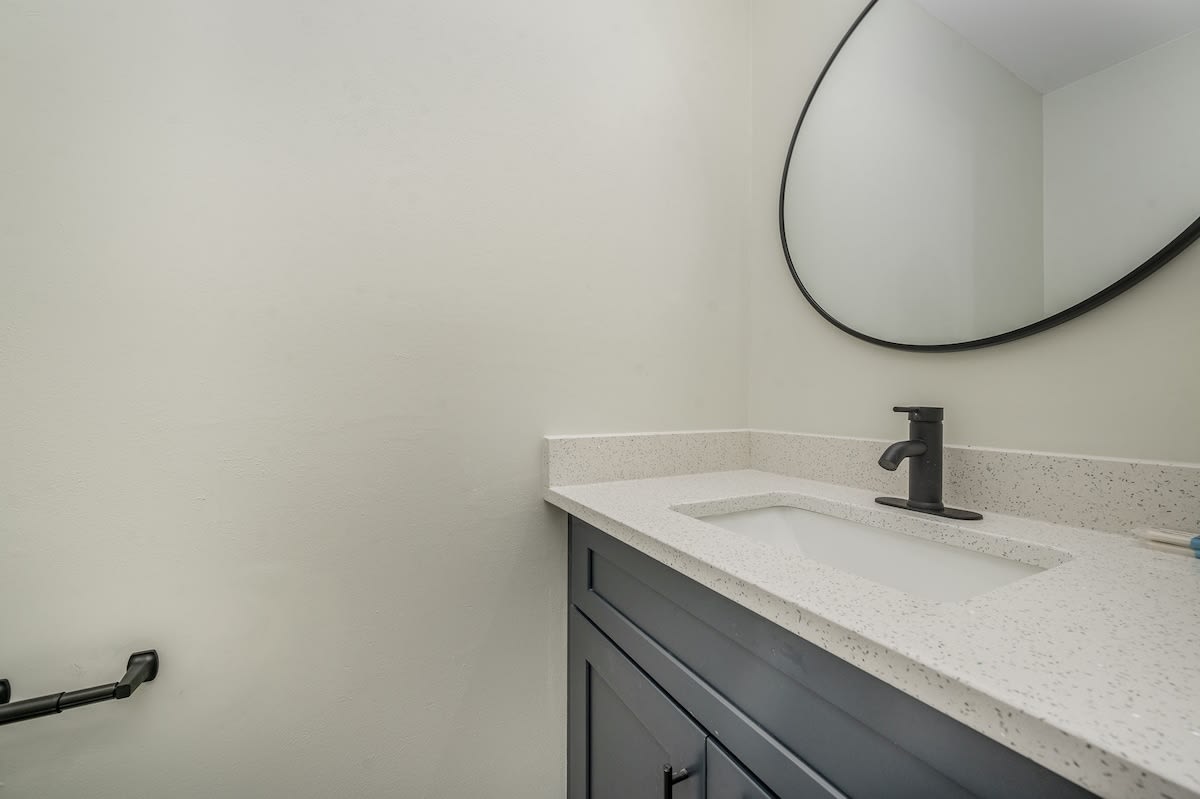 Coral Retreat Pet Friendly Modern Home