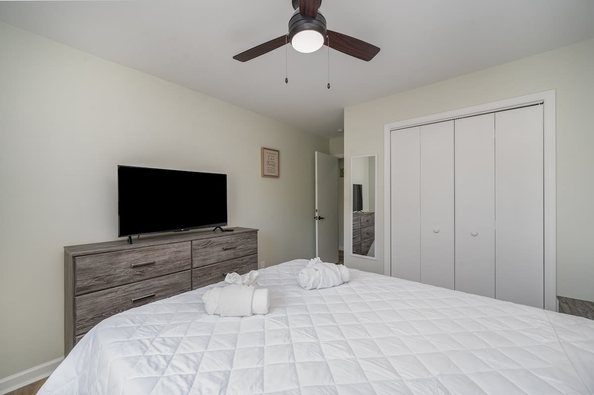 Coral Retreat Pet Friendly Modern Home