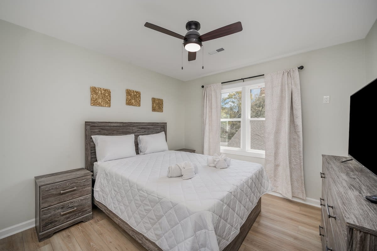 Coral Retreat Pet Friendly Modern Home