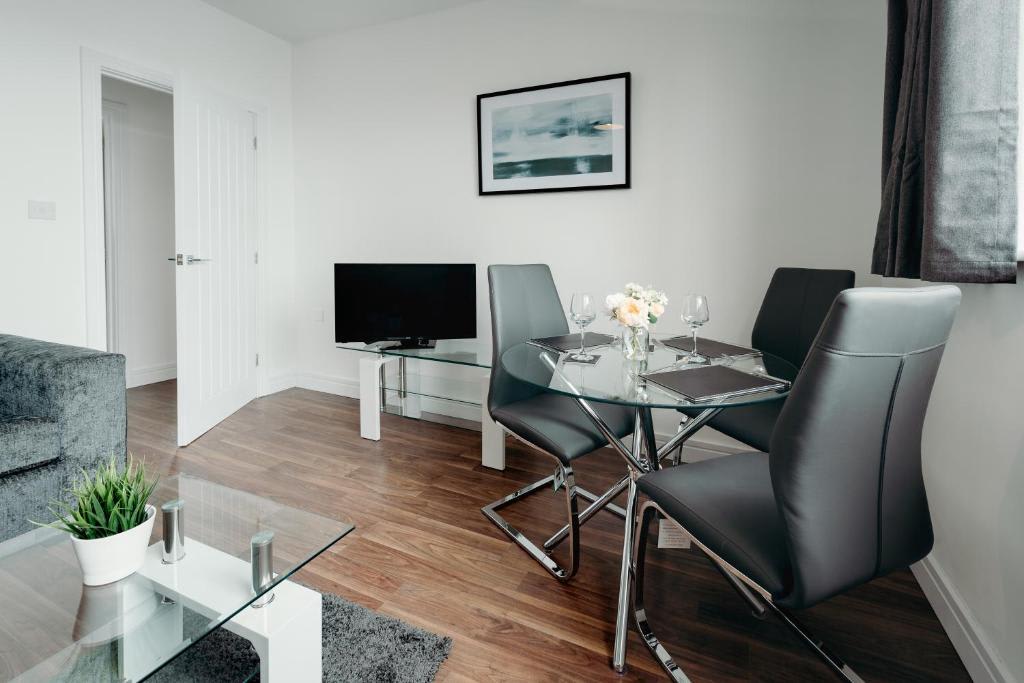 Stylish 2Bed 1st Floor Apartment Near Town Centre in Station Road 34 LE10 1AP - Property image 6 - VivreStays