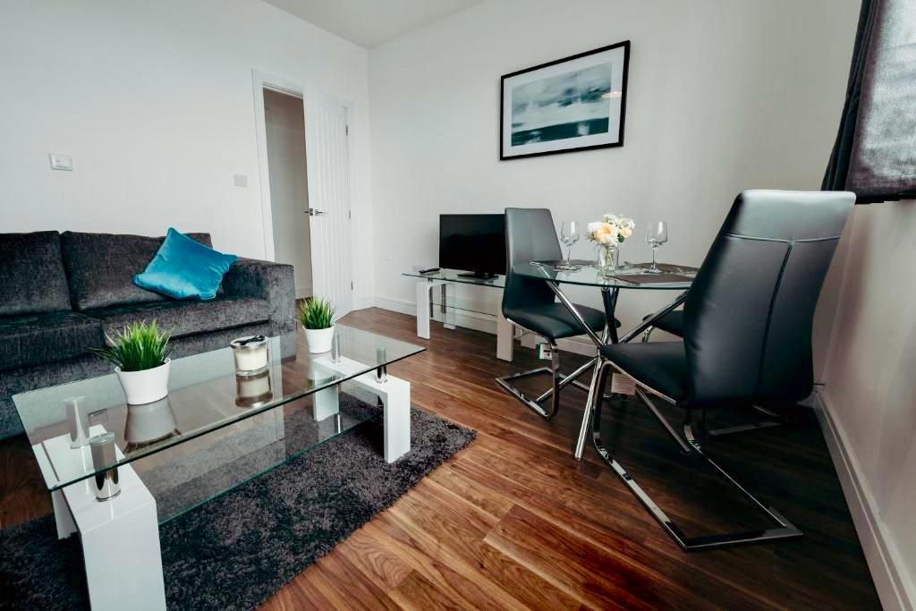 View Stylish 2Bed 1st Floor Apartment Near Town Centre Stylish 2Bed 1st Floor Apartment Near Town Centre serviced apartment - UK - VivreStays