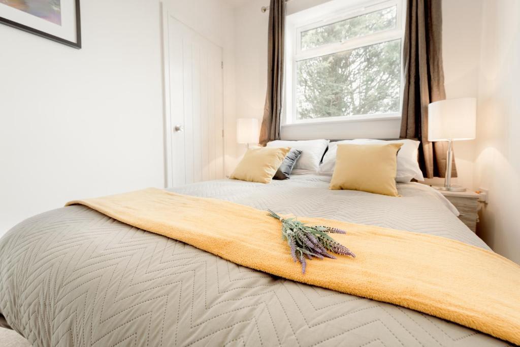 Stylish 2Bed 1st Floor Apartment Near Town Centre in Station Road 34 LE10 1AP - Property image 11 - VivreStays