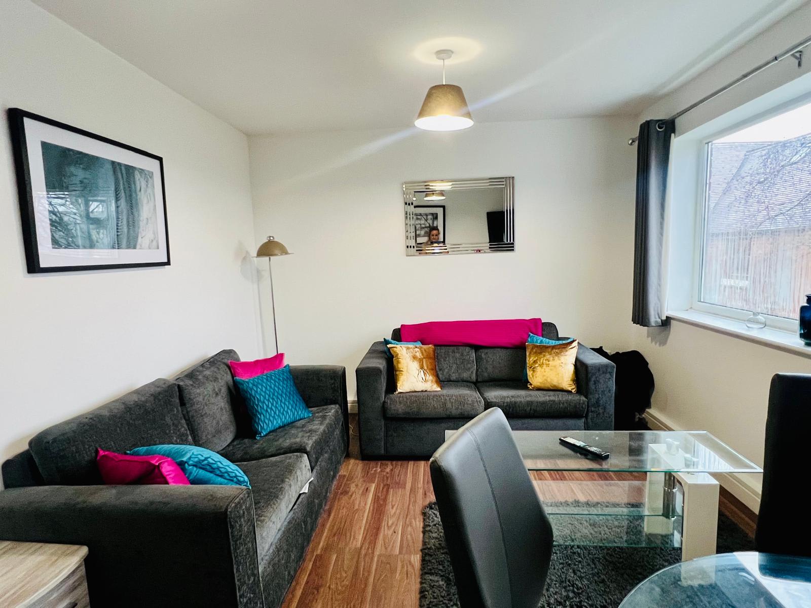 Stylish 2Bed 1st Floor Apartment Near Town Centre in Station Road 34 LE10 1AP - Property image 10 - VivreStays