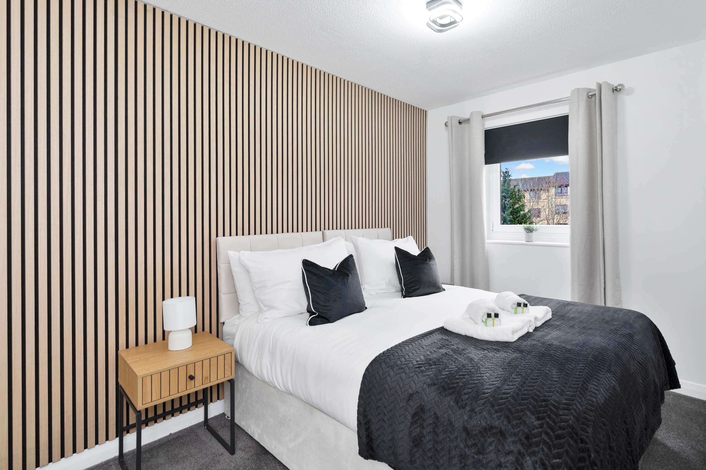 Glasgow West End 2BR, Free Parking, Subway 8 Min in Grove Park Gardens 8 G20 7JB - Property image 2 - VivreStays