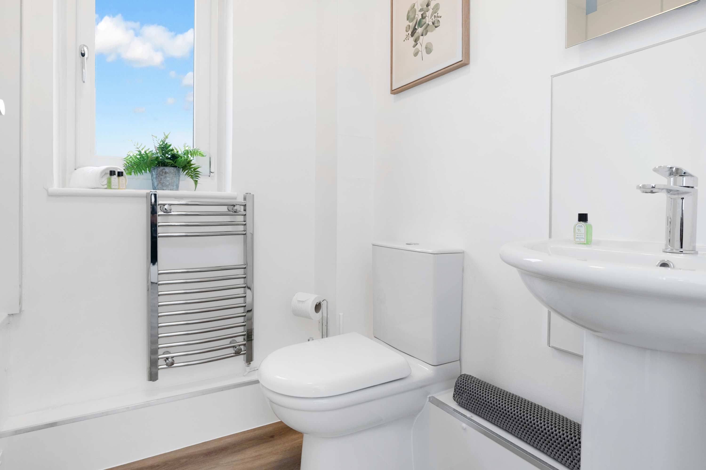 Glasgow West End 2BR, Free Parking, Subway 8 Min in Grove Park Gardens 8 G20 7JB - Property image 20 - VivreStays