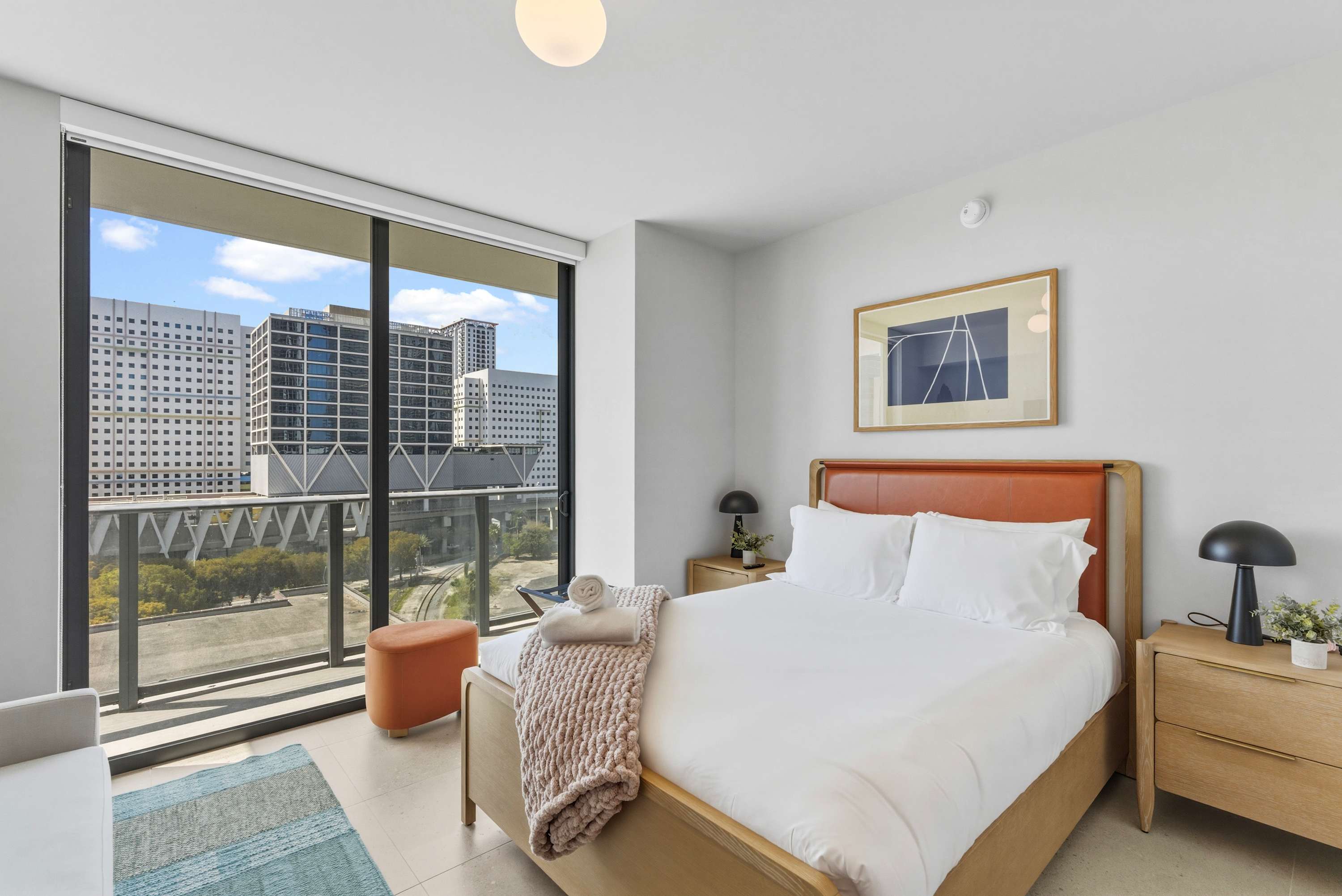 Studio. Steps from Bayside & Kaseya. Free Parking