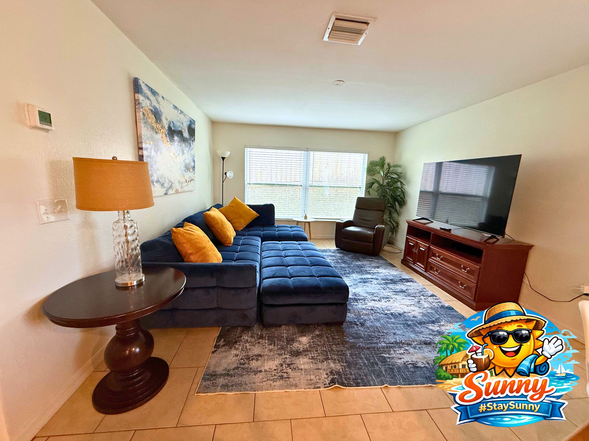 Modern Comfort With Smart Amenities - Stylish Family Haven - Dade City, FL