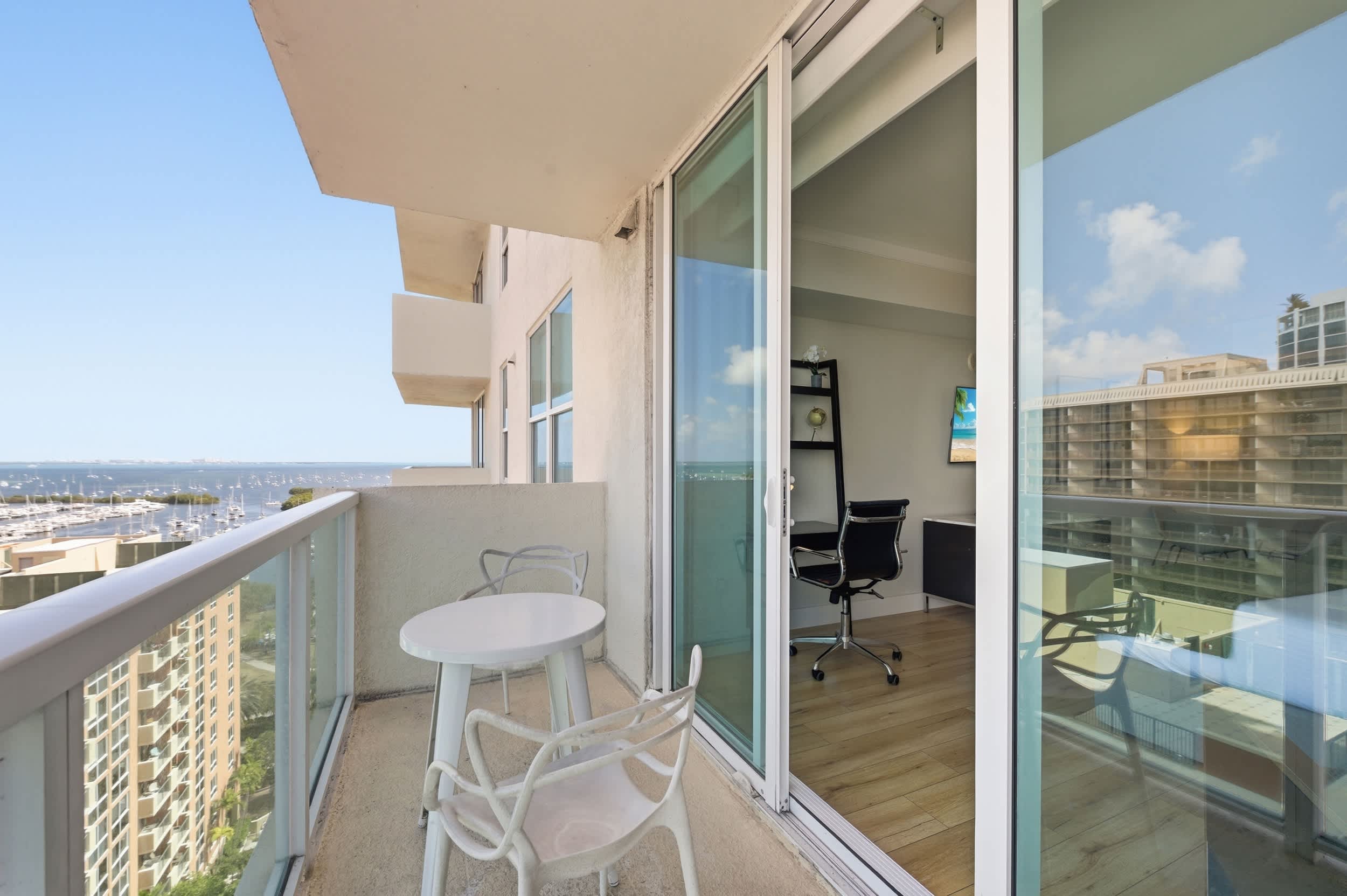 Coconut Grove Luxury Suite Ocean View Rooftop Pool