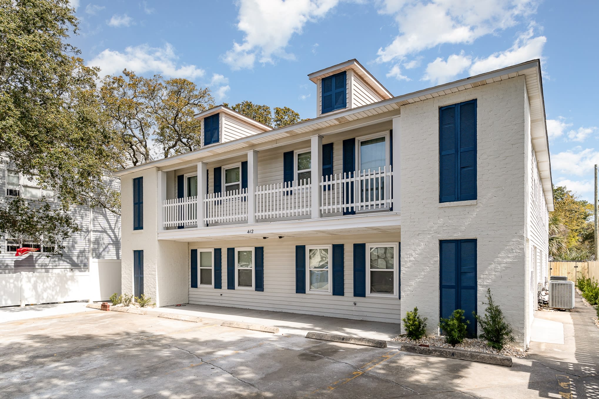 Seabreeze Retreat Modern Home Walk to Beach