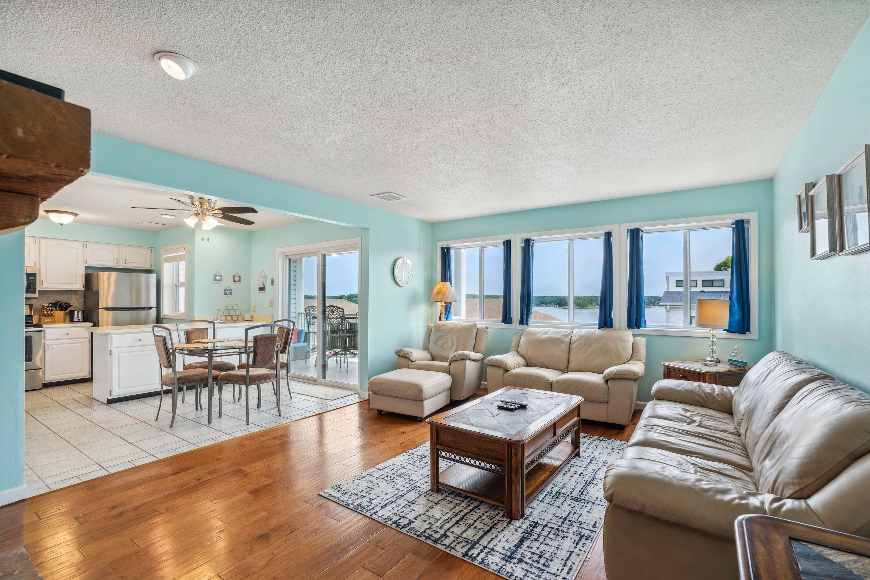 Big Cozy Condo – Water Views