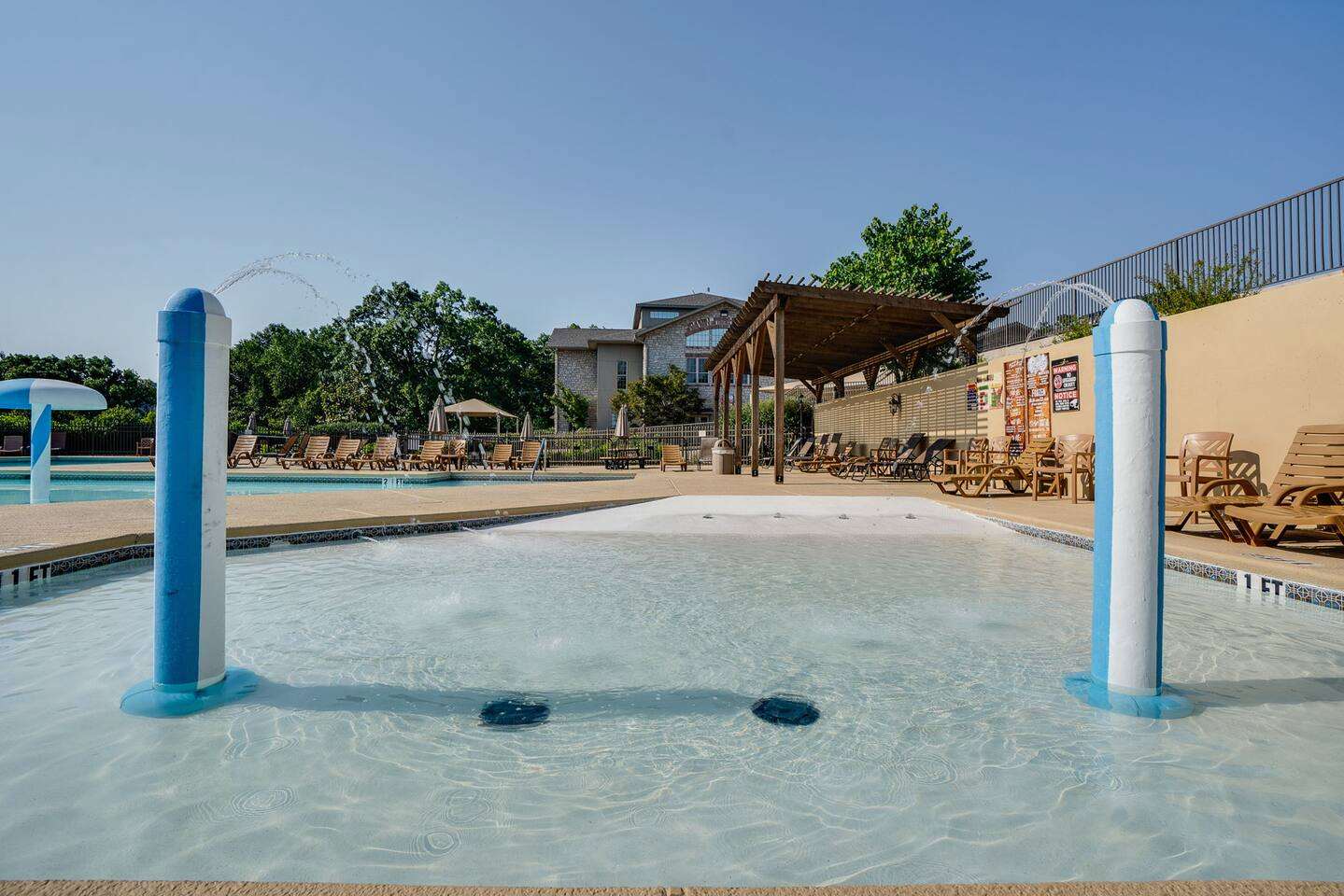 Point Potale Golf Course Patio on Pointe Royale Golf Course, Pools, Updated | Branson | Aha ...