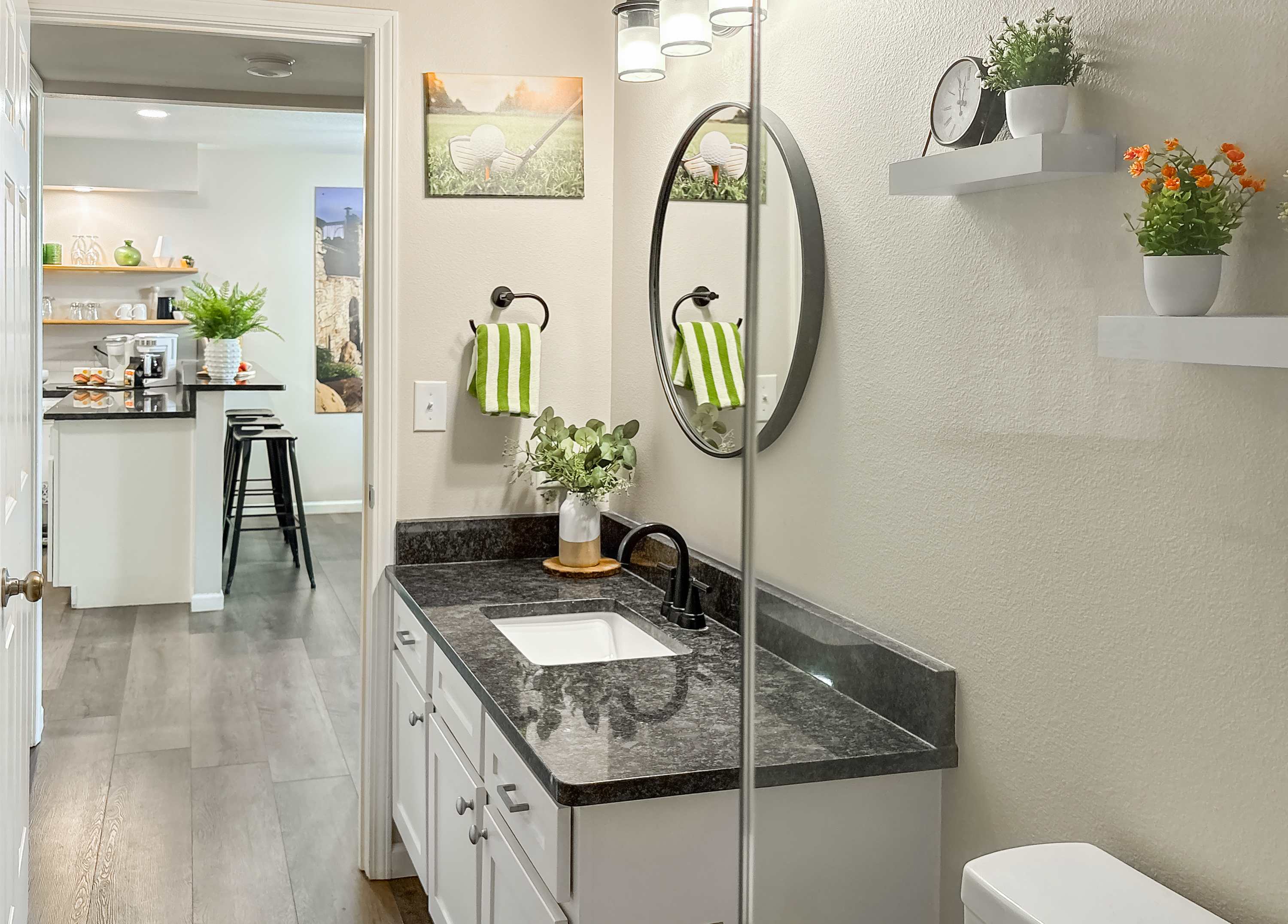 And thanks to its proximity to the kitchen, it’s perfect for sneaking in breakfast in bed.