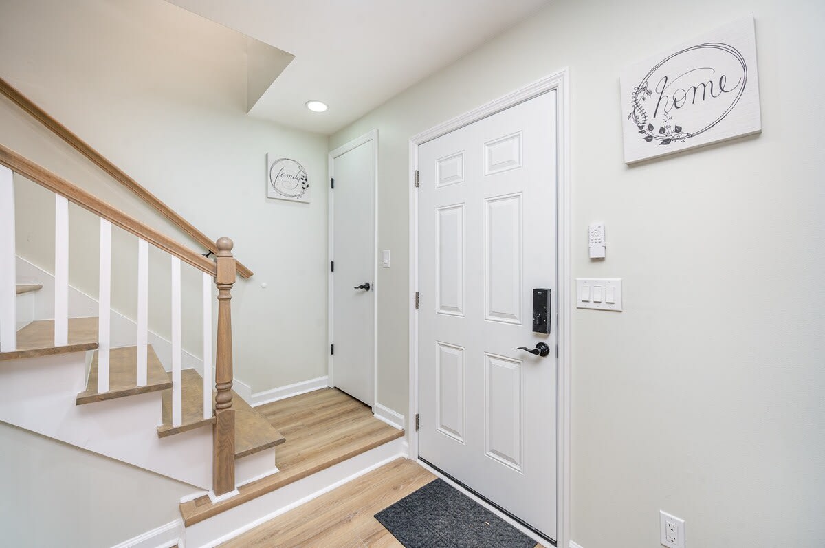 Pet Friendly Tidal Retreat Steps to Sand