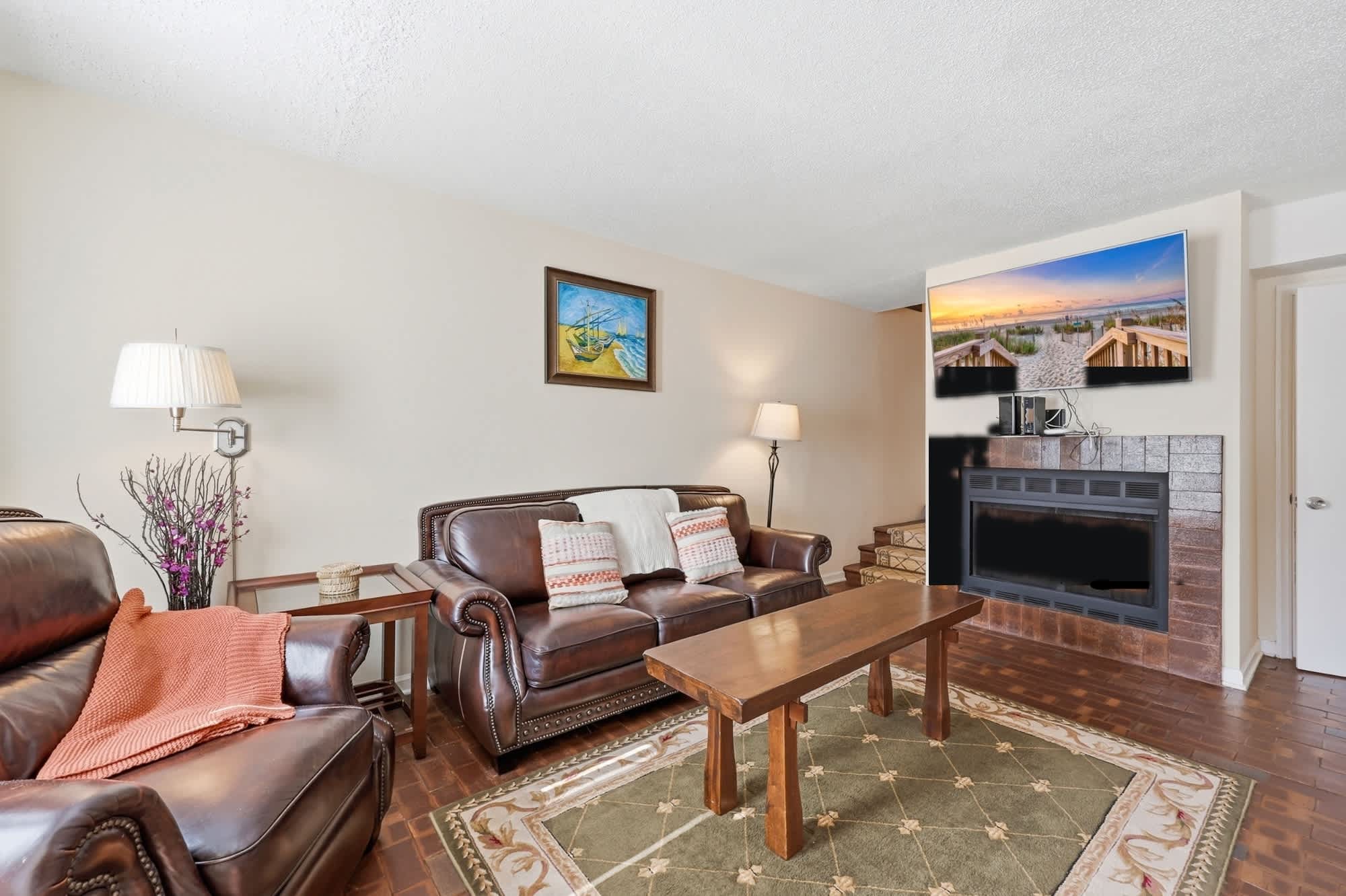 Maggie's Midtown Pet Friendly Condo Walk to Beach