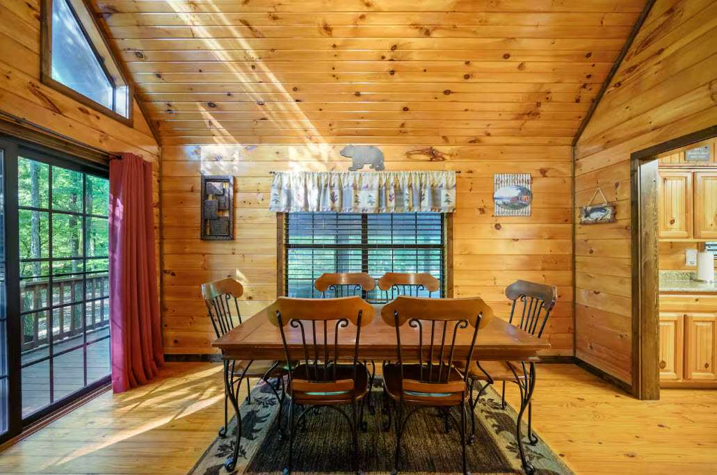 New! Play in Lukfata Creek! Hot Tub! Fire pit!