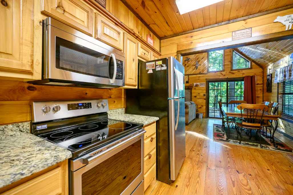 New! Play in Lukfata Creek! Hot Tub! Fire pit!