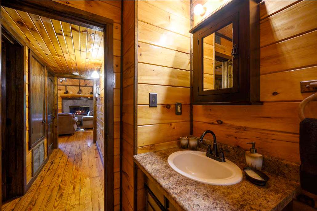 New! Play in Lukfata Creek! Hot Tub! Fire pit!