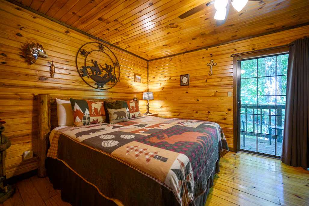 New! Play in Lukfata Creek! Hot Tub! Fire pit!