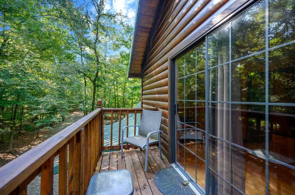 New! Play in Lukfata Creek! Hot Tub! Fire pit!