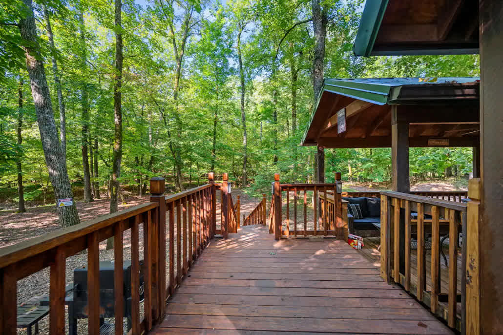 New! Play in Lukfata Creek! Hot Tub! Fire pit!