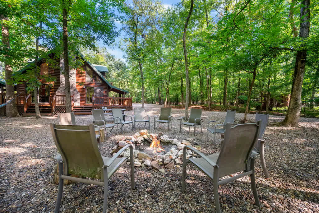 New! Play in Lukfata Creek! Hot Tub! Fire pit!
