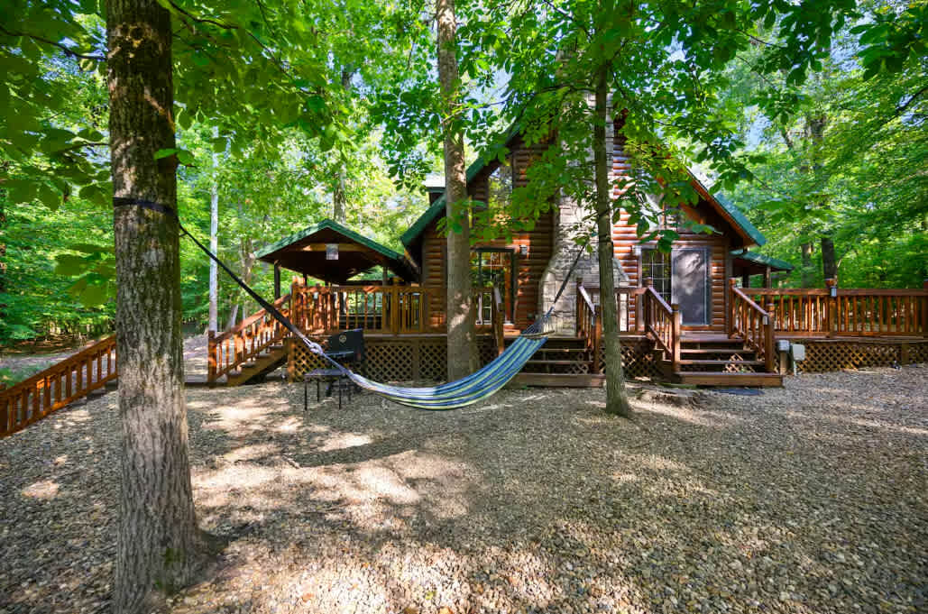 New! Play in Lukfata Creek! Hot Tub! Fire pit!