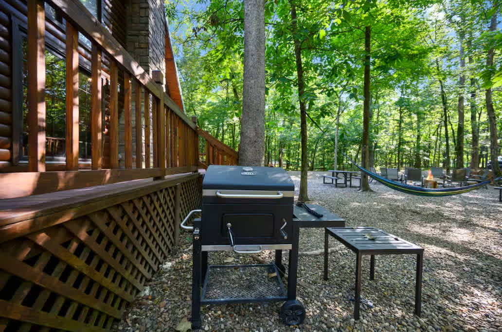 New! Play in Lukfata Creek! Hot Tub! Fire pit!