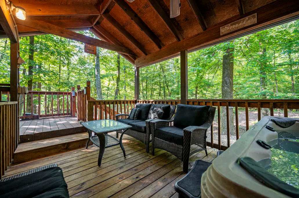 New! Play in Lukfata Creek! Hot Tub! Fire pit!
