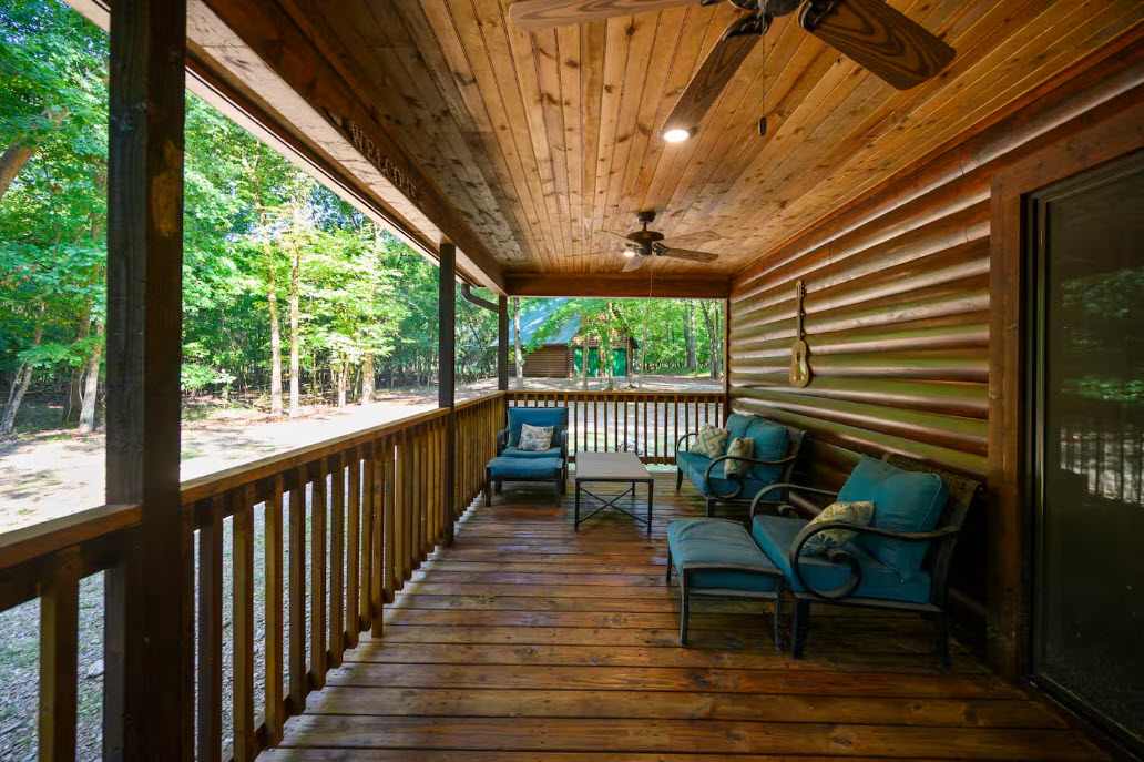 New! Play in Lukfata Creek! Hot Tub! Fire pit!