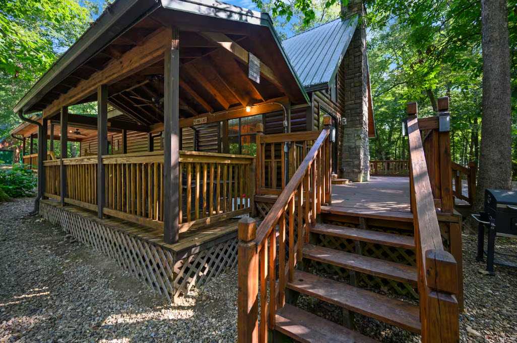 New! Play in Lukfata Creek! Hot Tub! Fire pit!