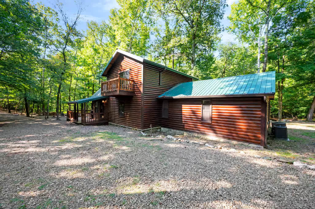New! Play in Lukfata Creek! Hot Tub! Fire pit!
