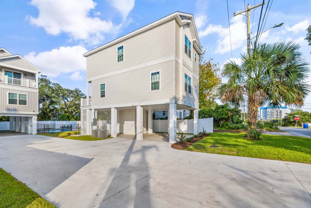 Azure Wake Pet Friendly Beach House with Pool