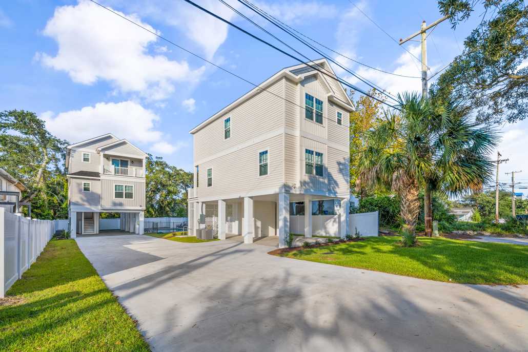 Azure Wake Pet Friendly Beach House with Pool