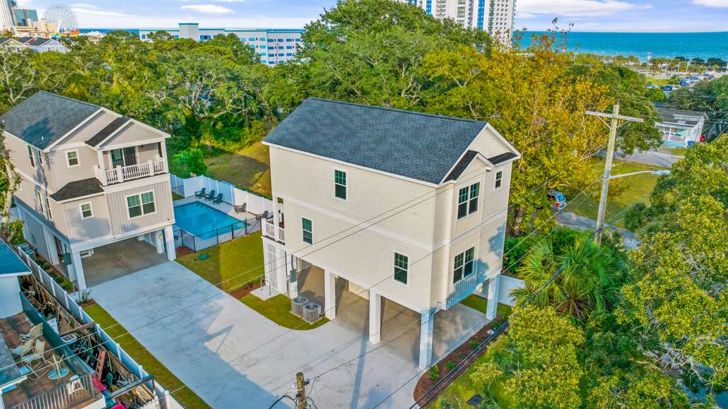 Our House Azure Wake is Front House - Shares Pool with Other House (Indigo Wake) Only