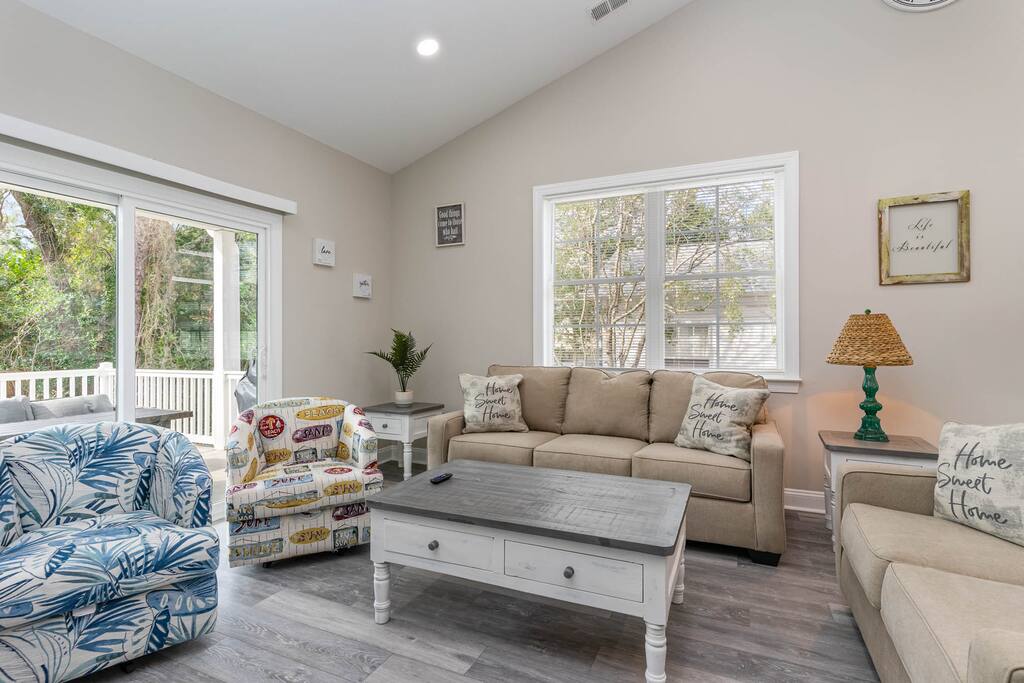 Salty Seagull Pet Friendly Beach House 