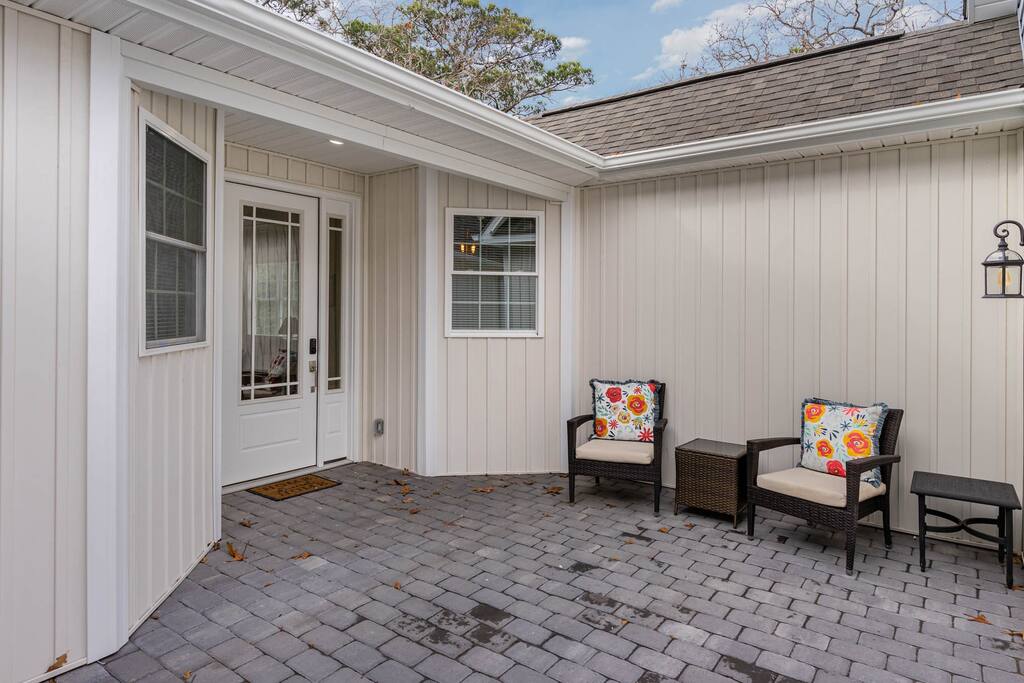 Salty Seagull Pet Friendly Beach House 