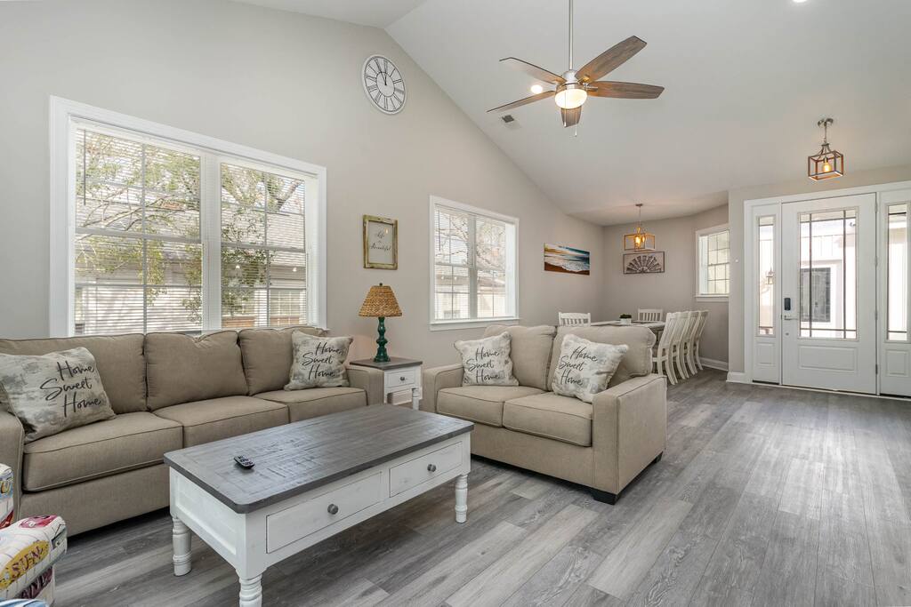 Salty Seagull Pet Friendly Beach House 