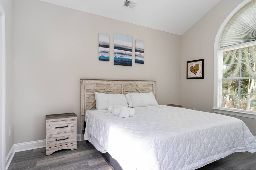 Salty Seagull Pet Friendly Beach House 