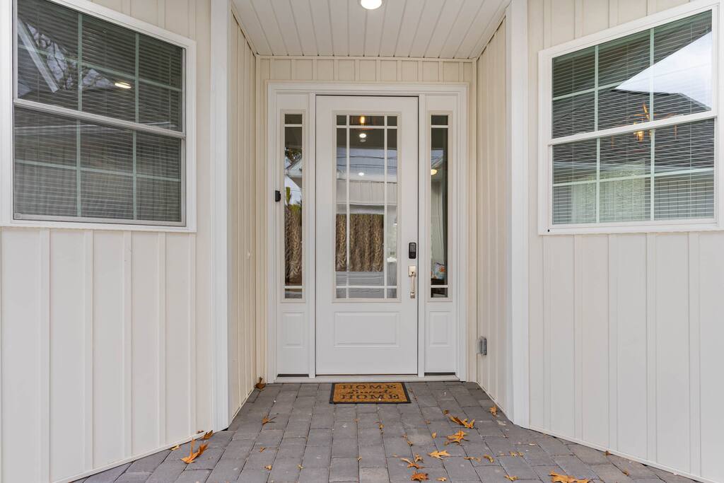 Salty Seagull Pet Friendly Beach House 