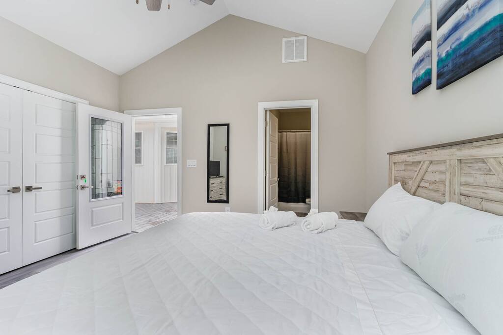 Salty Seagull Pet Friendly Beach House 